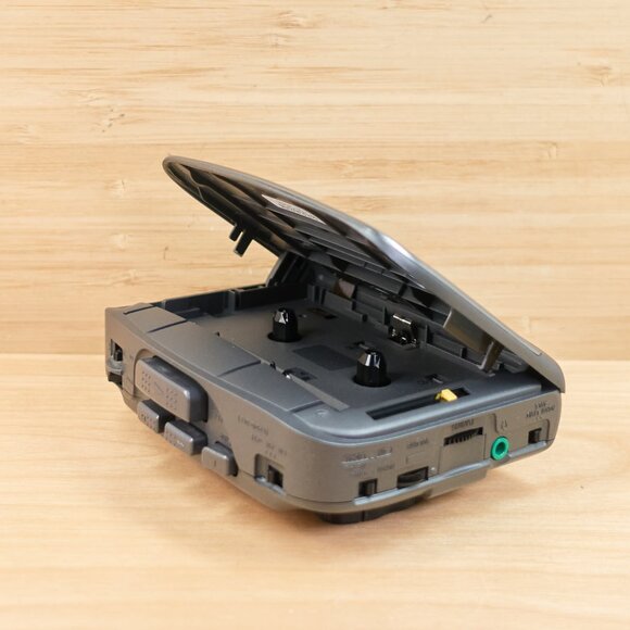 Sony Walkman WM‑FX353 Radio Cassette Player / Tested & Working / Made in Japan - Picture 7 of 7